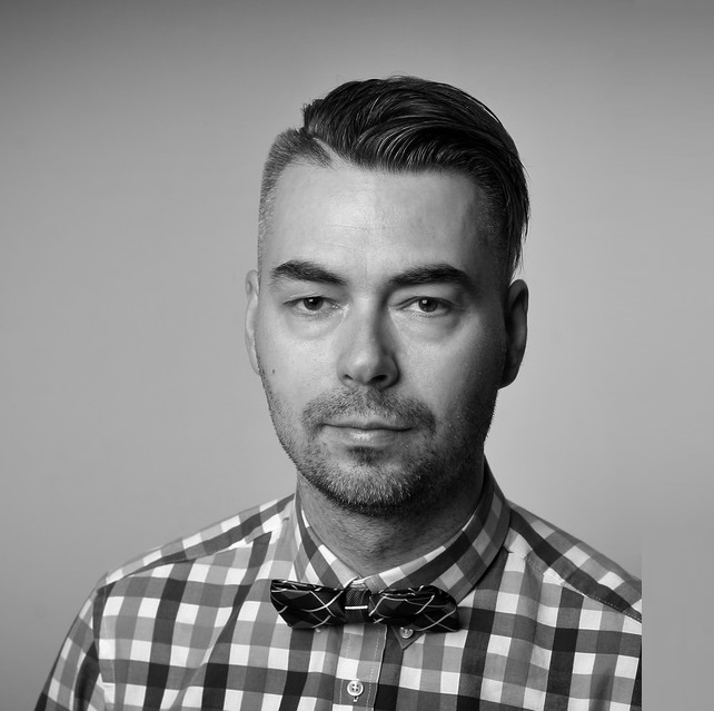 Олег Леонов